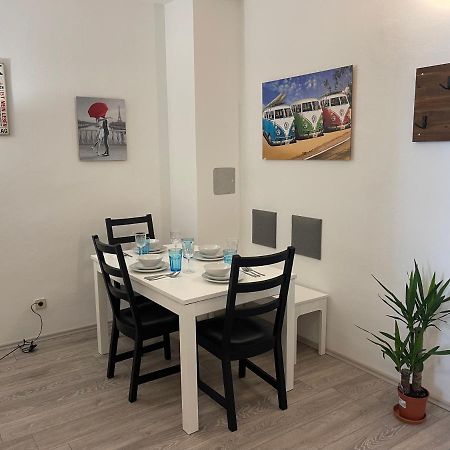 Peaceful Apartment For 4 Вена Экстерьер фото