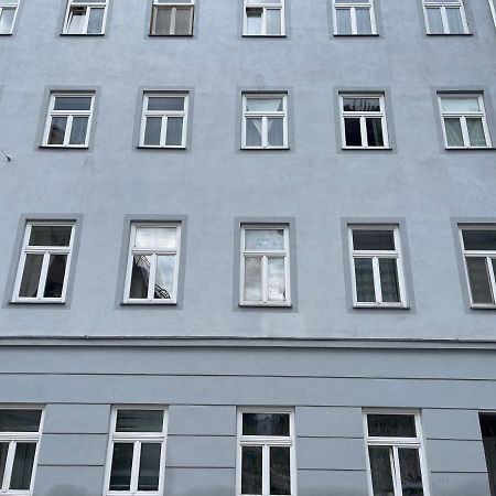 Peaceful Apartment For 4 Вена Экстерьер фото